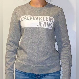 Never worn Calvin Klein grey women’s crewneck sweatshirt size S